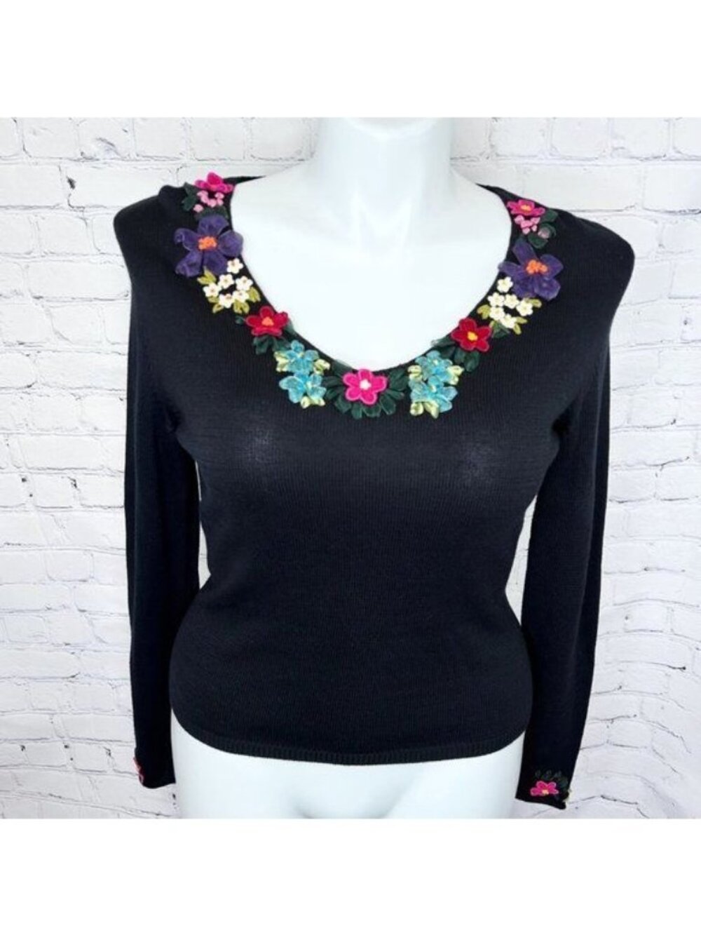 SPIEGEL LIFE BLACK RAISED FLORAL TRIM SWEATER - L
